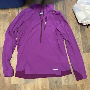 Patagonia wind breaker, size small